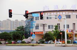 新版紅綠燈引爆熱搜，官方回應(yīng)：不存在“2022年紅綠燈新國(guó)標(biāo)”